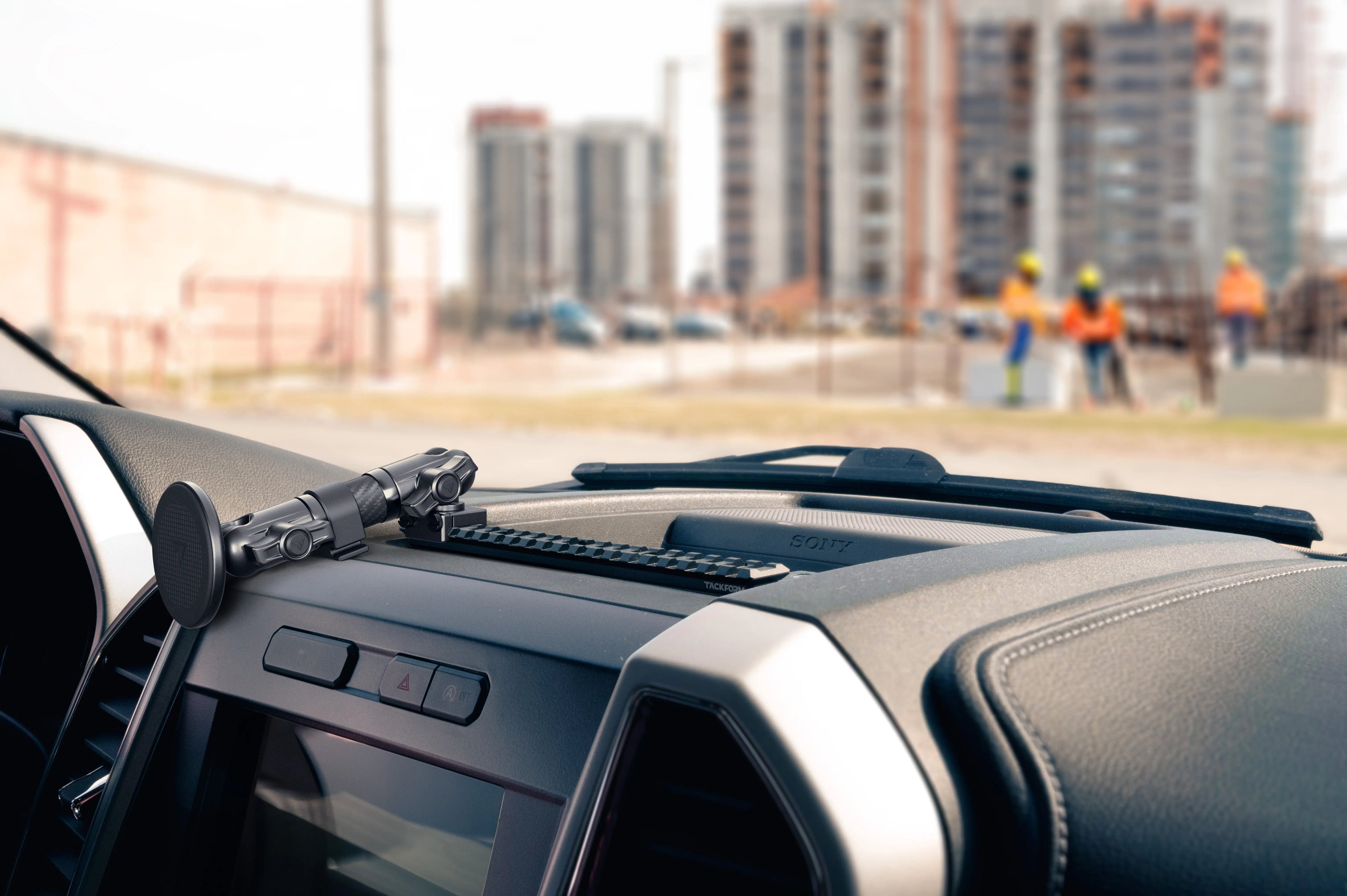 ‘15-‘20 Ford F-150, ‘17-‘22 Super Duty, ‘18-‘21 Expedition Tackform Assault Track Picatinny Dash Bracket