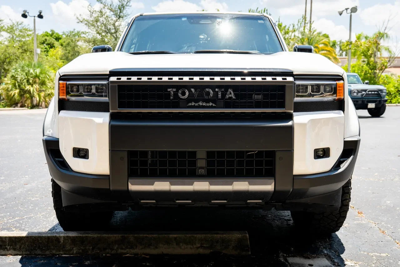 "TOYOTA" Topo Front Grille Emblem Kit - 2024+ Land Cruiser  / 07-14 FJ Cruiser