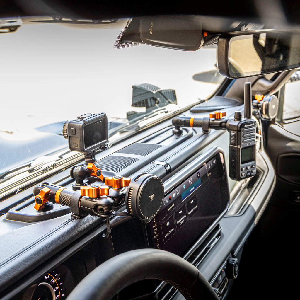 2024+ Jeep Wrangler JL & Gladiator (Not Compatible With 4xe) Tackform Slim Track Dash Bracket With Qi2.2/MagSafe Charging & Cooling Phone Mount | Driver Side