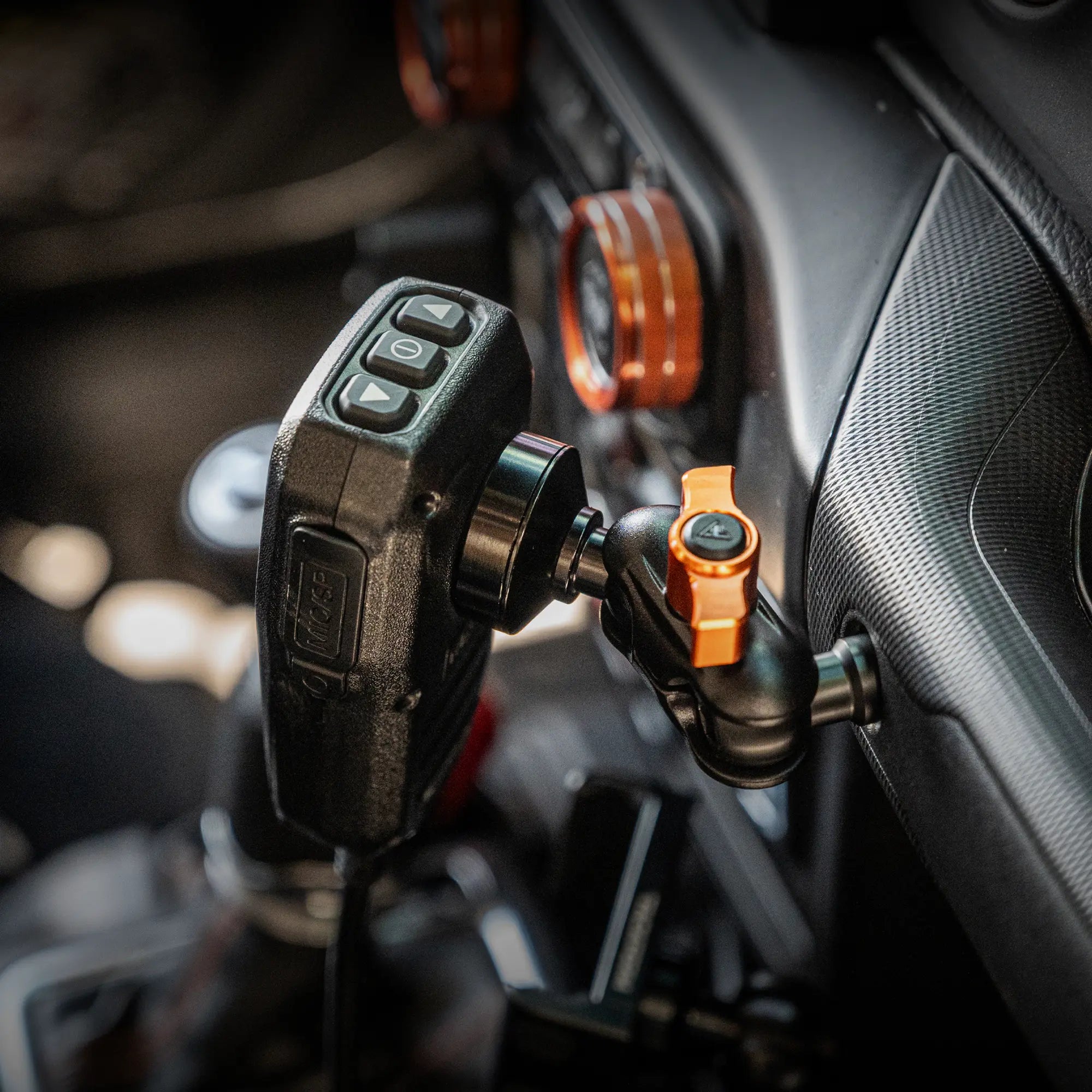 2018 - 2023 Jeep JL, Gladiator, and 4XE LINK™ Grab Bar Mount With Qi2.2/MagSafe Charging & Cooling Phone Holder | 2" Arm