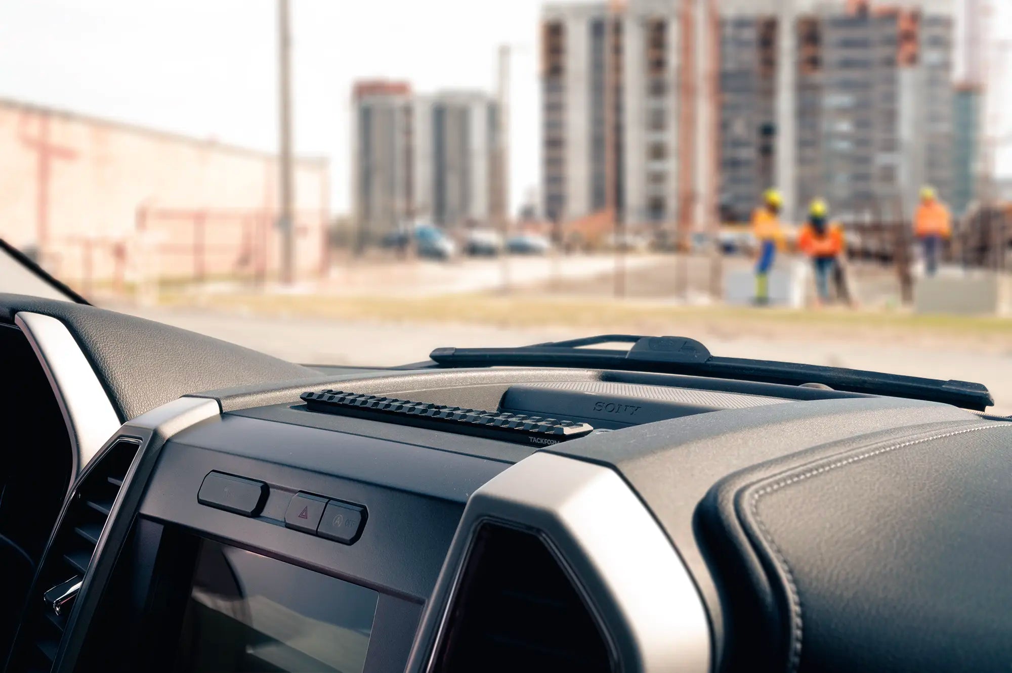 ‘15-‘20 Ford F-150, ‘17-‘22 Super Duty, ‘18-‘21 Expedition Tackform Assault Track Picatinny Dash Bracket With Tablet Mount