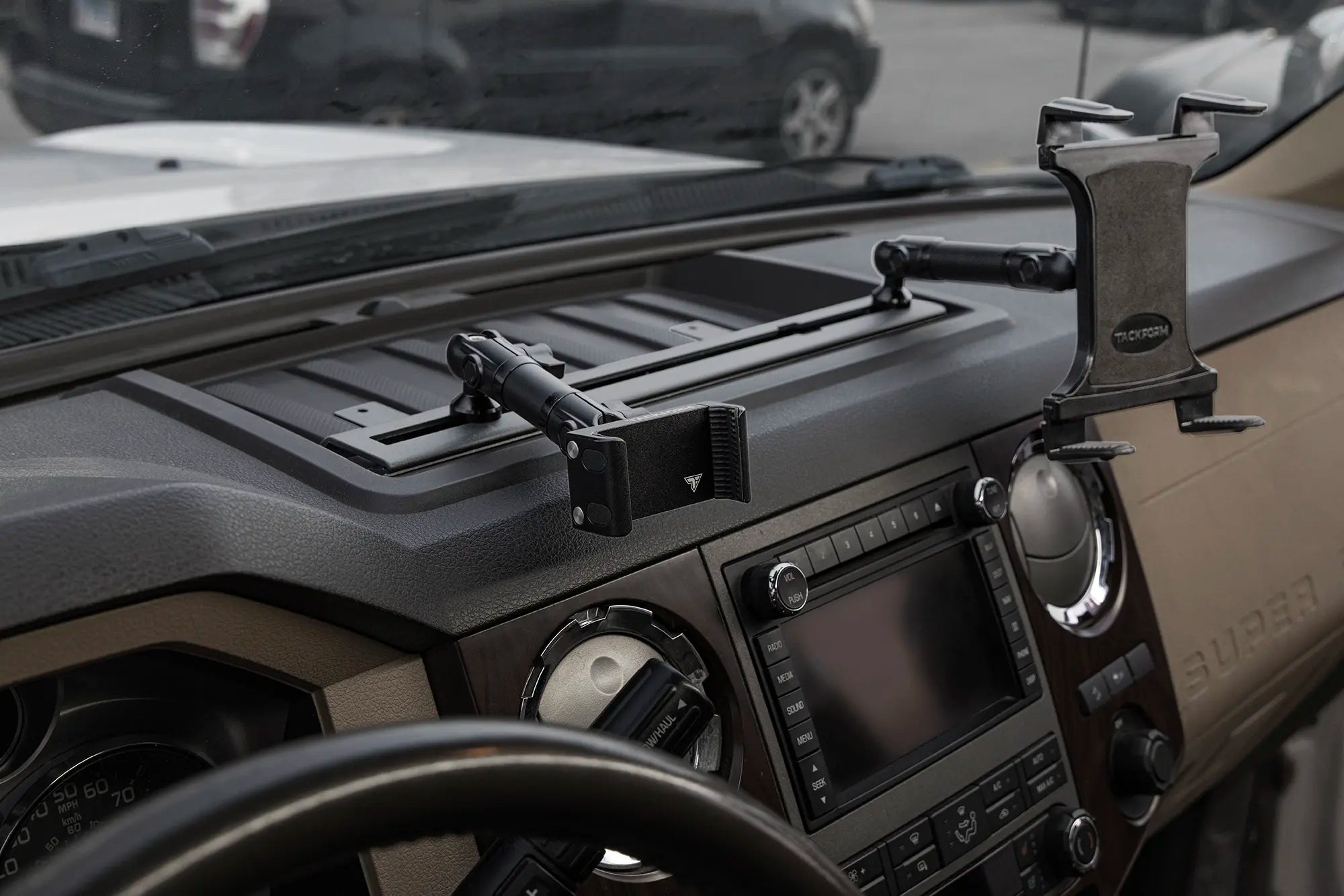 2008-2016 Ford Super Duty & 2011+ F-650/750 Tackform Slim Track Dash Bracket with MagSafe Phone Mount