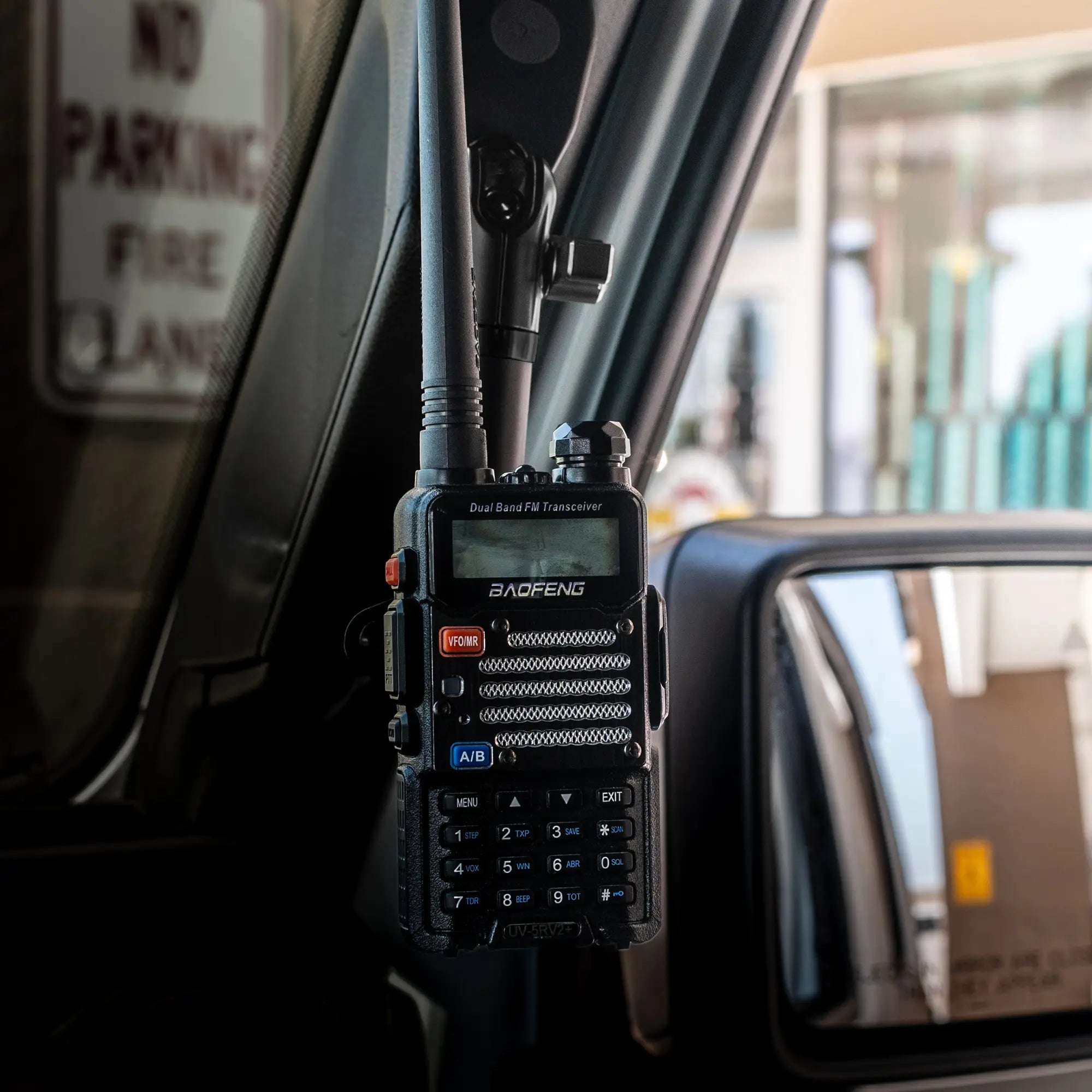 2018-2023 Jeep JL, Gladiator, and 4xe LINK™ Grab Handle Mount With Qi2.2/MagSafe Charging & Cooling Phone Holder | 3.5" Arm