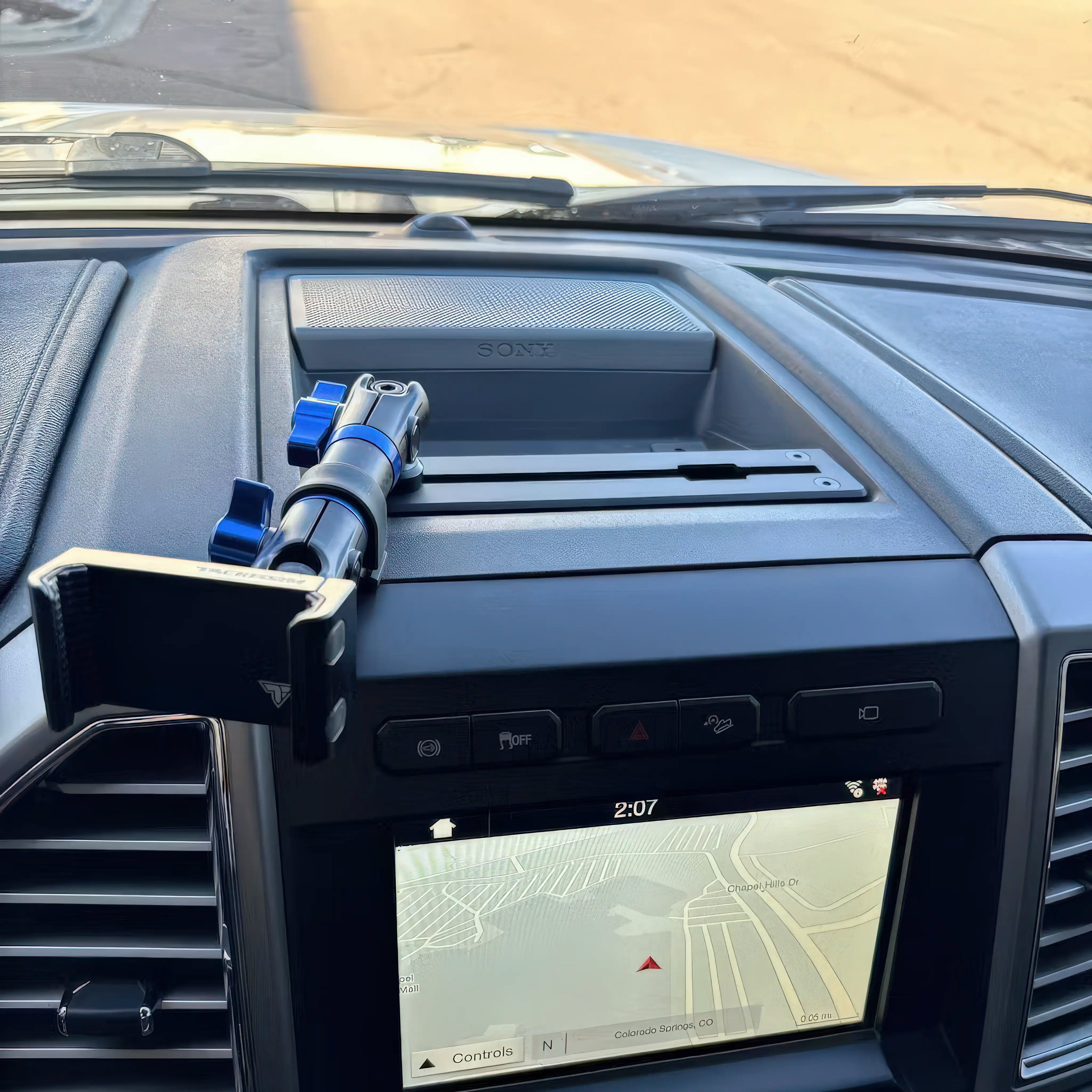 ‘15-‘20 Ford F-150, ‘17-‘22 Super Duty, ‘18-‘21 Expedition (See Compatibility Info For Year/Trim Details) Tackform Slim Track Dash Bracket With Tablet Mount