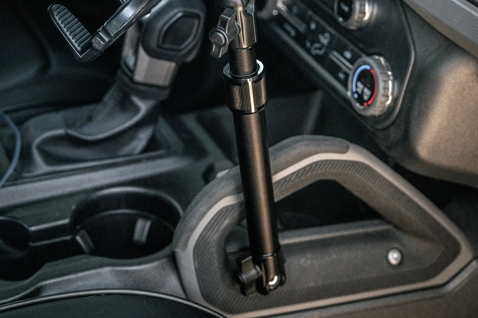 LINK™ MagSafe Charging Phone Mount | Accessory Ready Dash and Grab Handle Compatible | 2021+ Ford Bronco | 7.5"-9.25" Telescoping Arm